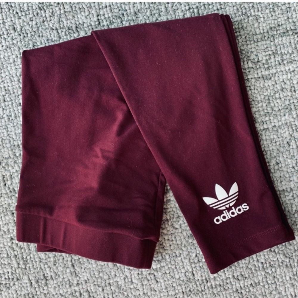 BRAND NWT MED SOLD OUT ADIDAS TREFOIL LEGGING❤️